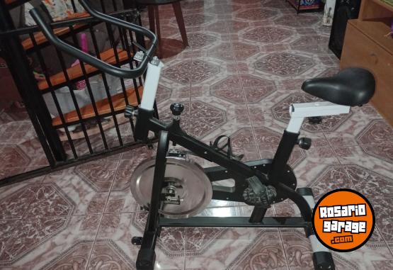 Deportes - Bicicleta fija poco uso - En Venta