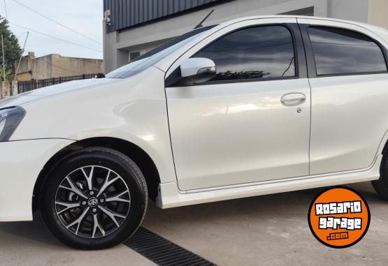 Autos - Toyota ETIOS XLS 2019 Nafta 54000Km - En Venta