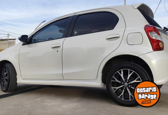 Autos - Toyota ETIOS XLS 2019 Nafta 54000Km - En Venta