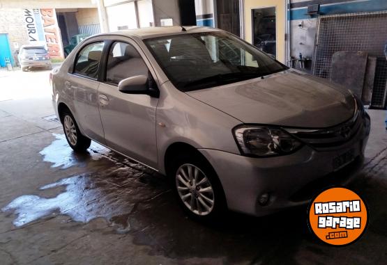 Autos - Toyota Etios 2014 Nafta 107000Km - En Venta