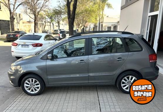 Autos - Volkswagen Suran Trendline 2015 Nafta 85000Km - En Venta