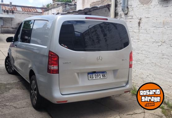 Utilitarios - Mercedes Benz Vito mixta plus 2023 Diesel 11000Km - En Venta