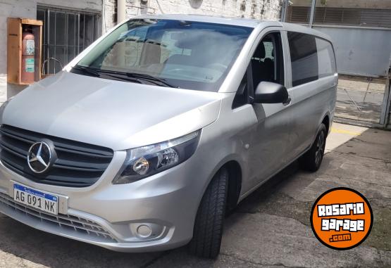 Utilitarios - Mercedes Benz Vito mixta plus 2023 Diesel 11000Km - En Venta