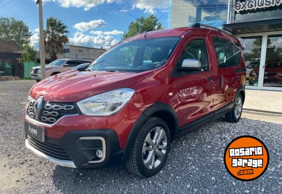 Utilitarios - Renault Kangoo II Stepway 1.6 2022 Nafta 9500Km - En Venta