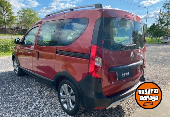 Utilitarios - Renault Kangoo II Stepway 1.6 2022 Nafta 9500Km - En Venta