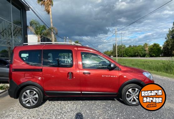 Utilitarios - Renault Kangoo II Stepway 1.6 2022 Nafta 9500Km - En Venta