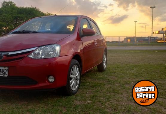 Autos - Toyota Etios xls 2014 Nafta 110000Km - En Venta