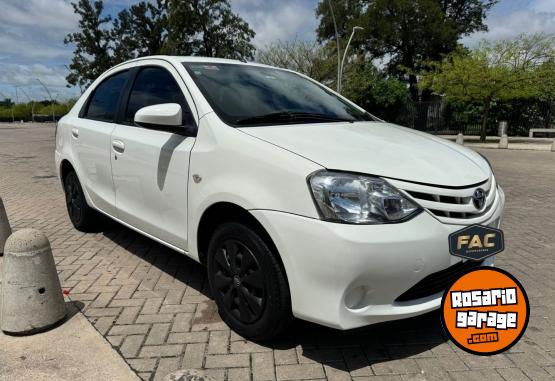 Autos - Toyota ETIOS XS 4PTAS 2014 Nafta  - En Venta