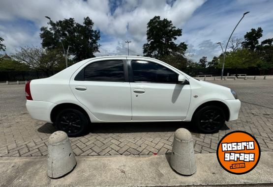 Autos - Toyota ETIOS XS 4PTAS 2014 Nafta  - En Venta