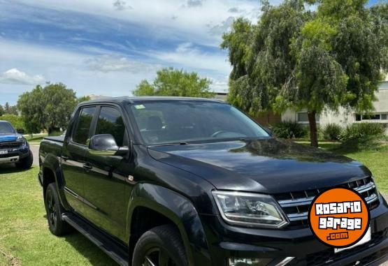 Camionetas - Volkswagen AMAROK DARK LABEL 2017 Diesel 93000Km - En Venta