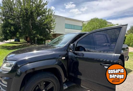 Camionetas - Volkswagen AMAROK DARK LABEL 2017 Diesel 93000Km - En Venta