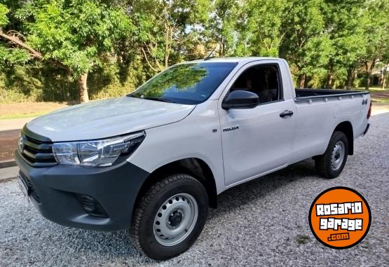 Camionetas - Toyota HILUX CABINA SIMPLE 4X4 2021 Diesel 40000Km - En Venta