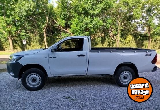 Camionetas - Toyota HILUX CABINA SIMPLE 4X4 2021 Diesel 40000Km - En Venta