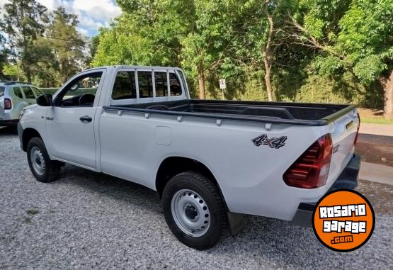 Camionetas - Toyota HILUX CABINA SIMPLE 4X4 2021 Diesel 40000Km - En Venta