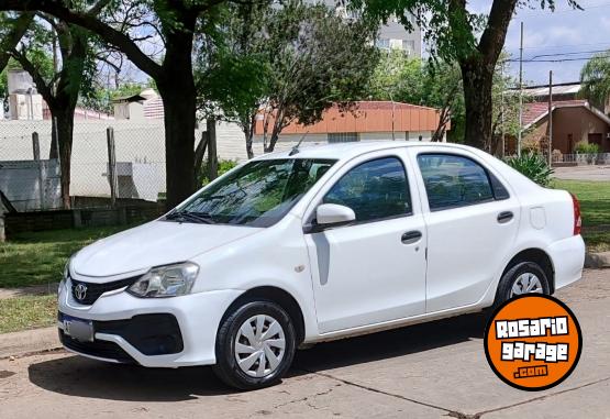 Autos - Toyota Etios 2018 Nafta 110000Km - En Venta