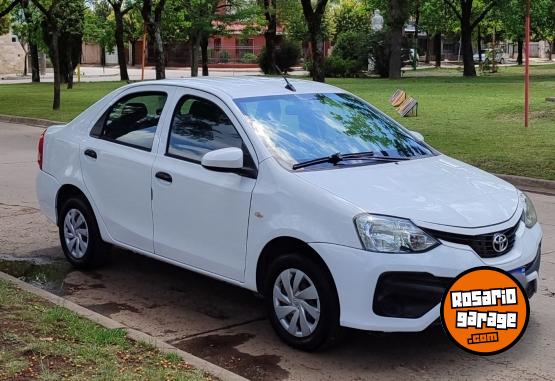 Autos - Toyota Etios 2018 Nafta 110000Km - En Venta