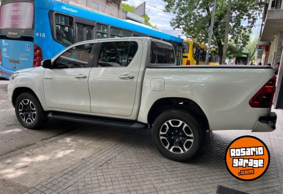 Camionetas - Toyota Hilux srx 2.8 tdi 2022 Diesel 31000Km - En Venta