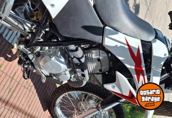 Motos - Honda Tornado 250 2023 Nafta 1900Km - En Venta