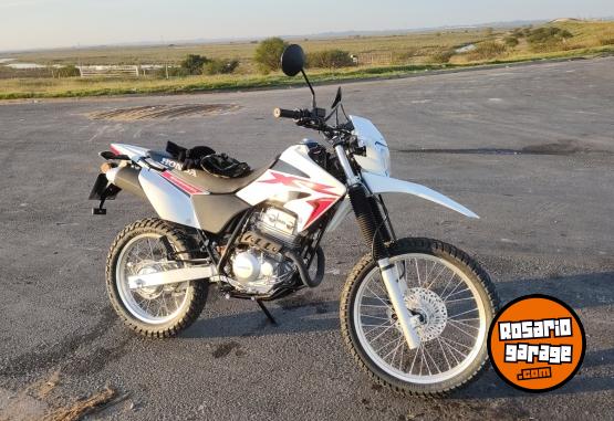 Motos - Honda Tornado 250 2023 Nafta 1900Km - En Venta