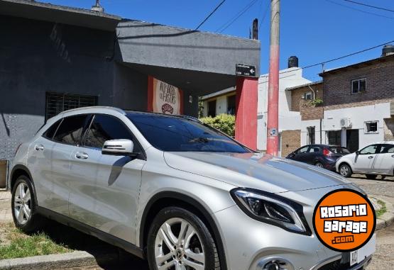 Autos - Mercedes Benz GLA 200 2018 Nafta 90000Km - En Venta