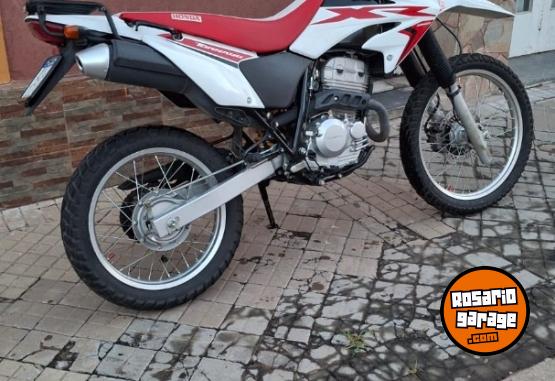 Motos - Honda Tornado 250 2021 Nafta 9000Km - En Venta