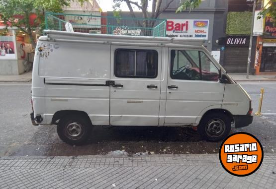 Utilitarios - Renault Trafic diesel 2.1 1995 Diesel 232000Km - En Venta