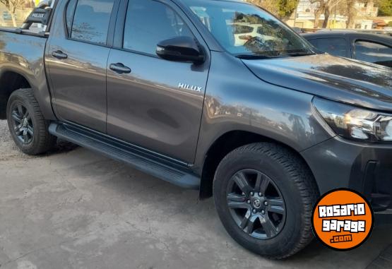 Camionetas - Toyota HILUX SR 4X2 CAJA MANUAL 2022 Diesel 26000Km - En Venta