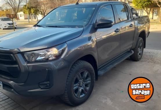 Camionetas - Toyota HILUX SR 4X2 CAJA MANUAL 2022 Diesel 26000Km - En Venta