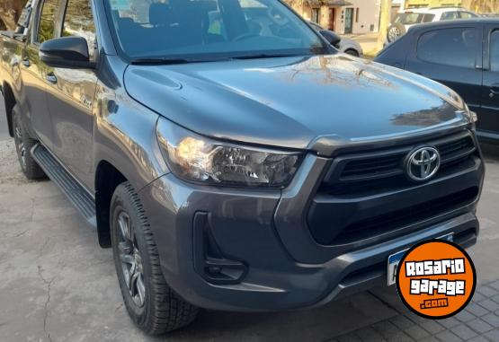 Camionetas - Toyota HILUX SR 4X2 CAJA MANUAL 2022 Diesel 26000Km - En Venta