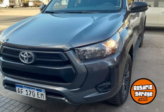 Camionetas - Toyota HILUX SR 4X2 CAJA MANUAL 2022 Diesel 26000Km - En Venta