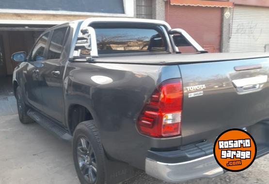 Camionetas - Toyota HILUX SR 4X2 CAJA MANUAL 2022 Diesel 26000Km - En Venta