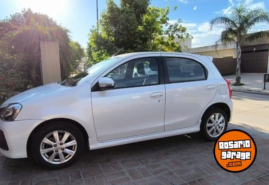 Autos - Toyota Etios 2017 Nafta 150000Km - En Venta