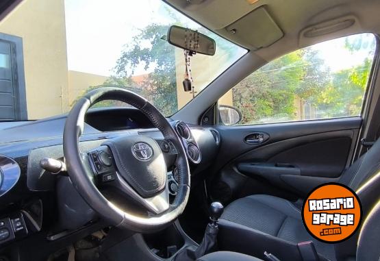 Autos - Toyota Etios 2017 Nafta 150000Km - En Venta