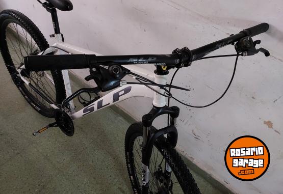 Deportes - Bicicleta rod 29 cuadro ALUMINIO con SUSPENSIN FRENO A DISCO zona centro rosario con papeles  LLANTAS DOBLE PARED - En Venta