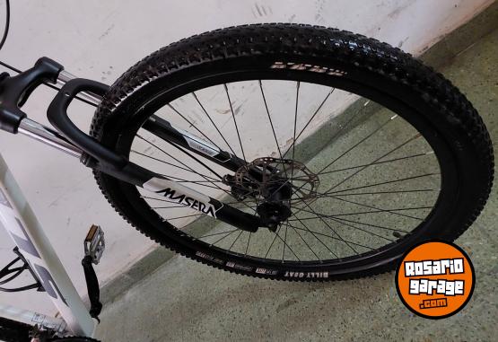 Deportes - Bicicleta rod 29 cuadro ALUMINIO con SUSPENSIN FRENO A DISCO zona centro rosario con papeles  LLANTAS DOBLE PARED - En Venta