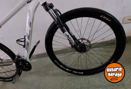 Deportes - Bicicleta rod 29 cuadro ALUMINIO con SUSPENSIN FRENO A DISCO zona centro rosario con papeles  LLANTAS DOBLE PARED - En Venta