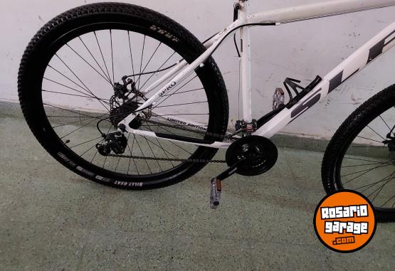 Deportes - Bicicleta rod 29 cuadro ALUMINIO con SUSPENSIN FRENO A DISCO zona centro rosario con papeles  LLANTAS DOBLE PARED - En Venta