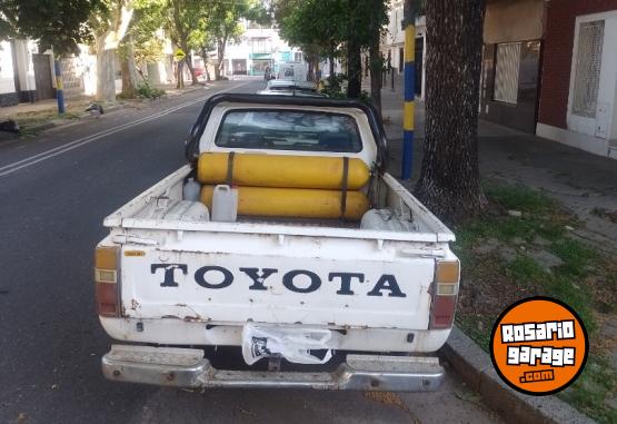 Camionetas - Toyota Hilux 1981 GNC 1111Km - En Venta