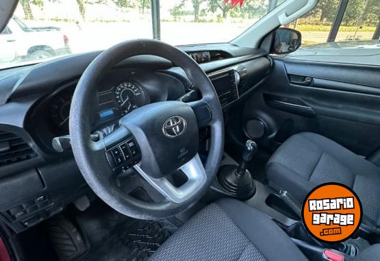 Camionetas - Toyota Hilux dx 2019 Diesel 132000Km - En Venta