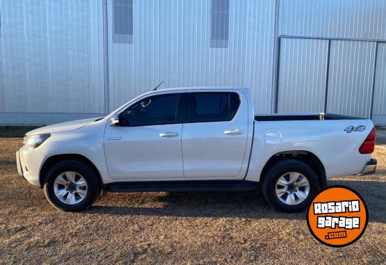 Camionetas - Toyota SRV 4x4 2017 Diesel 145000Km - En Venta