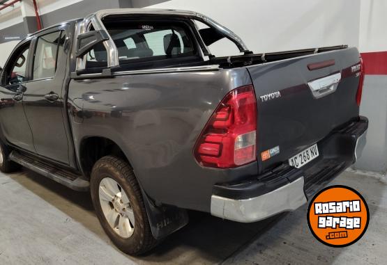 Camionetas - Toyota Hilux srv 2018 Diesel 96000Km - En Venta