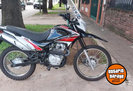 Motos - Corven TRIAX 150 2023 Nafta 3000Km - En Venta