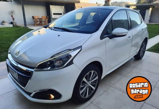 Autos - Peugeot 208 2017 Nafta 99000Km - En Venta