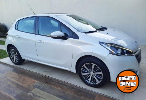 Autos - Peugeot 208 2017 Nafta 99000Km - En Venta