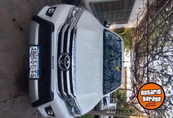 Camionetas - Toyota Hilux srx 2017 Diesel 166000Km - En Venta