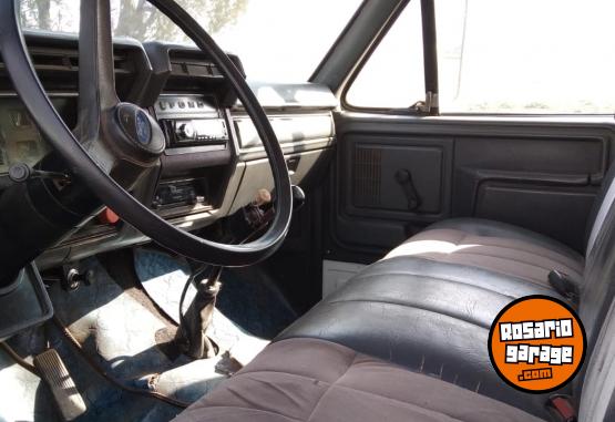 Camiones y Gras - Ford 700 bivuelco - En Venta