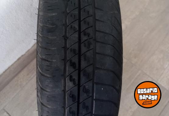 Accesorios para Autos - LLANTA MAS CUBIERTA PIRELLI 175/65/14 LIQUIDOOO!! - En Venta