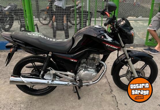 Motos - Honda New titan 2020 Nafta 20000Km - En Venta