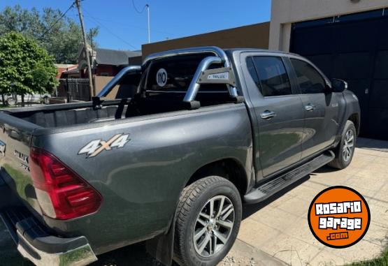 Camionetas - Toyota HILUX 4X4 SRX 4X4 AUTOMAT 2016 Diesel 130000Km - En Venta