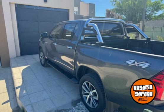 Camionetas - Toyota HILUX 4X4 SRX 4X4 AUTOMAT 2016 Diesel 130000Km - En Venta